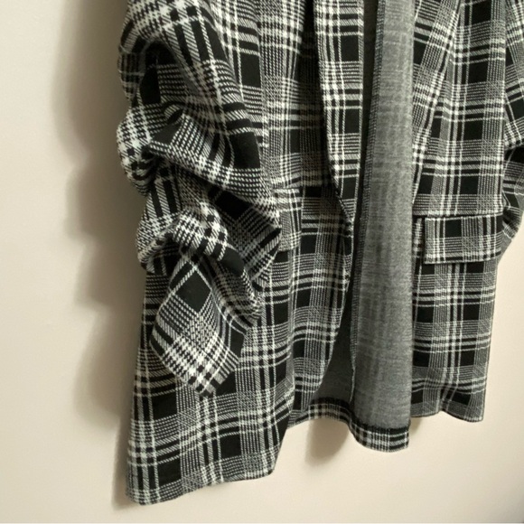 Blazer - Picture 2 of 4